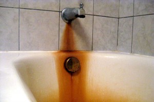 Iron Bacteria Staining Bathtub | Water Recovery Services, Inc.